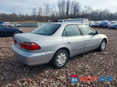 Trzecie zdjęcie samochodu z tyłu: 2000 HONDA ACCORD LX VIN:1HGCG6554YA106930 - miniatura