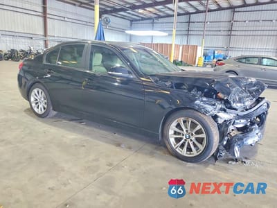 Czwarte zdjęcie samochodu z boku: 2016 BMW 320 I VIN:WBA8E1G54GNT37583 - miniatura
