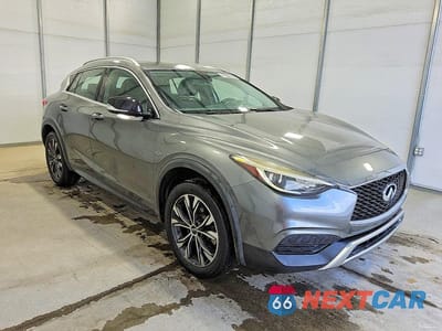 Czwarte zdjęcie samochodu z boku: 2018 INFINITI QX30 LUXURY VIN:SJKCH5CR2JA043714 - miniatura