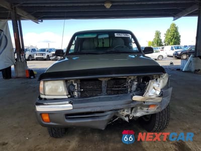 Piąte zdjęcie samochodu w środku: 2000 TOYOTA TACOMA XTRACAB VIN:4TAWN72N4YZ635612 - miniatura