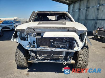 Piąte zdjęcie samochodu w środku: 2019 TOYOTA TACOMA TRD OFF-ROAD VIN:3TMDZ5BN0KM073043 - miniatura
