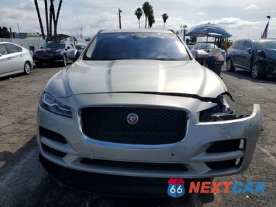 Piąte zdjęcie samochodu w środku: 2017 JAGUAR F-PACE PRESTIGE VIN:SADCK2BV1HA080690 - miniatura