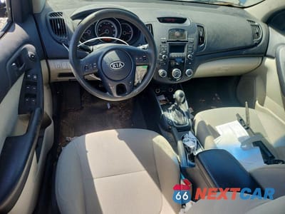 Zdjęcie 8 z 12 samochodu: 2012 KIA FORTE EX VIN:KNAFU4A20C5494967 - miniatura
