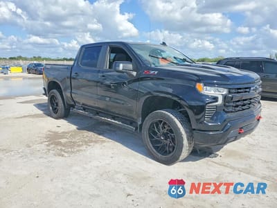 Czwarte zdjęcie samochodu z boku: 2022 CHEVROLET SILVERADO K1500 LT TRAIL BOSS VIN:3GCUDFET4NG567102 - miniatura