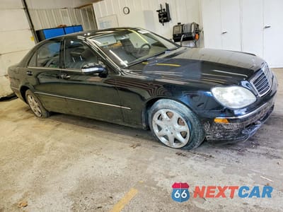 Czwarte zdjęcie samochodu z boku: 2005 MERCEDES-BENZ S 500 4MATIC VIN:WDBNG84J55A448463 - miniatura