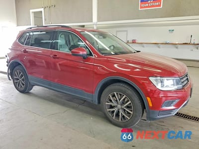 Czwarte zdjęcie samochodu z boku: 2019 VOLKSWAGEN TIGUAN SE VIN:3VV2B7AX4KM140190 - miniatura