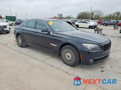 Czwarte zdjęcie samochodu z boku: 2012 BMW 750 I VIN:WBAKA8C54CCY37829 - miniatura