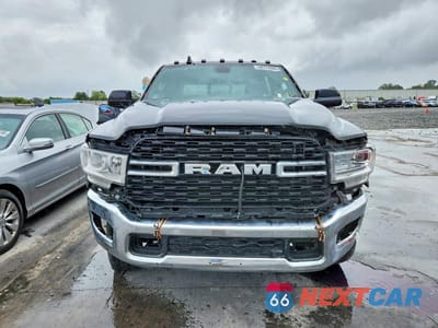 Piąte zdjęcie samochodu w środku: 2024 RAM 3500 LARAMIE 4WD 6.7L V8 TDSL VIN:3C63RRML9RG190683 - miniatura