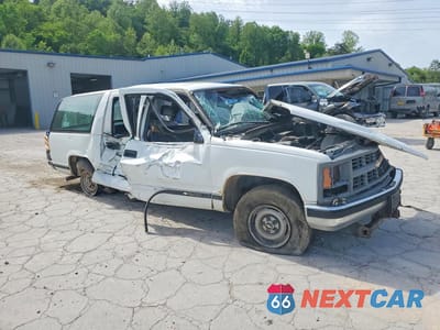 Czwarte zdjęcie samochodu z boku: 1996 CHEVROLET SUBURBAN C1500 VIN:3GNEC16RXTG152335 - miniatura