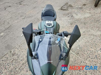 Piąte zdjęcie samochodu w środku: 2025 KAWASAKI EX650 P VIN:ML5EXEP13SDAF7553 - miniatura