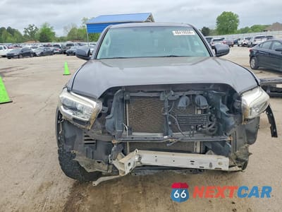 Piąte zdjęcie samochodu w środku: 2017 TOYOTA TACOMA SR5 V6 VIN:5TFCZ5AN2HX049004 - miniatura