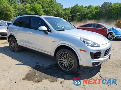 Czwarte zdjęcie samochodu z boku: 2017 PORSCHE CAYENNE SE HYBRID PLATINUM VIN:WP1AE2A25HLA69020 - miniatura