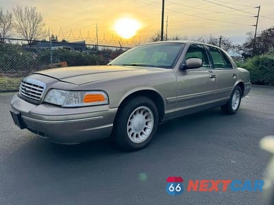 Drugie zdjęcie samochodu z przodu: 2001 FORD CROWN VICTORIA LX VIN:2FAFP74W41X162882 - miniatura