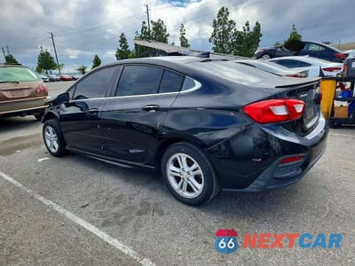 Drugie zdjęcie samochodu z przodu: 2018 CHEVROLET CRUZE LT VIN:1G1BE5SM8J7177257 - miniatura