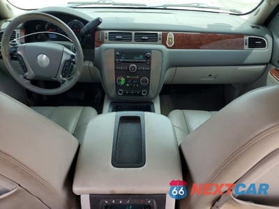 Zdjęcie 8 z 13 samochodu: 2011 GMC YUKON XL VIN:1GKS2KE36BR176734 - miniatura