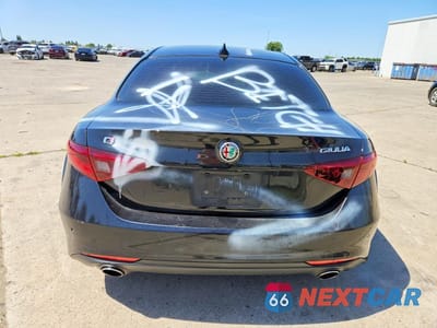 Zdjęcie 6 z 13 samochodu: 2018 ALFA ROMEO GIULIA TI VIN:ZARFAECN9J7579774 - miniatura