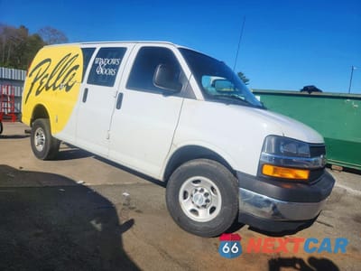 Czwarte zdjęcie samochodu z boku: 2021 CHEVROLET EXPRESS G2500 VIN:1GCWGAF75M1174985 - miniatura