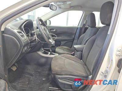 Zdjęcie 7 z 13 samochodu: 2019 JEEP COMPASS SPORT VIN:3C4NJCAB3KT832538 - miniatura