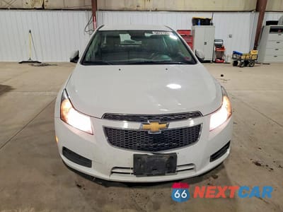 Piąte zdjęcie samochodu w środku: 2014 CHEVROLET CRUZE LT VIN:1G1PC5SB6E7488038 - miniatura