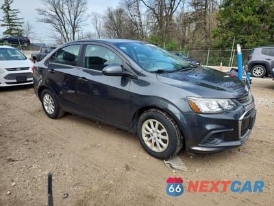 Czwarte zdjęcie samochodu z boku: 2017 CHEVROLET SONIC LT VIN:1G1JD5SH9H4132485 - miniatura