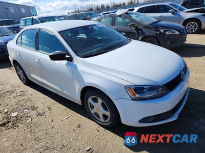 Czwarte zdjęcie samochodu z boku: 2013 VOLKSWAGEN JETTA BASE VIN:3VW2K7AJ4DM375537 - miniatura