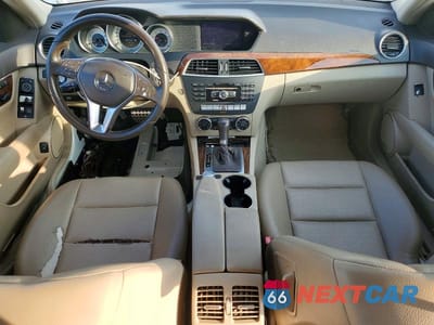 Zdjęcie 8 z 12 samochodu: 2012 MERCEDES-BENZ C 250 VIN:WDDGF4HB8CR195278 - miniatura