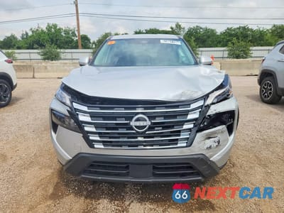 Piąte zdjęcie samochodu w środku: 2025 NISSAN ROGUE SV VIN:5N1BT3BA2SC816891 - miniatura
