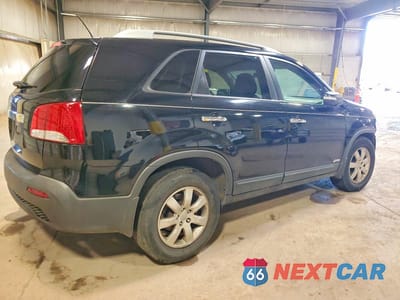 Trzecie zdjęcie samochodu z tyłu: 2013 KIA SORENTO VIN:5XYKTDA27DG412021 - miniatura