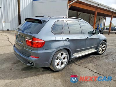 Trzecie zdjęcie samochodu z tyłu: 2011 BMW X5 XDRIVE50I VIN:5UXZV8C51BL420056 - miniatura