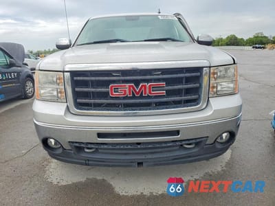 Piąte zdjęcie samochodu w środku: 2010 GMC SIERRA K1500 SLE VIN:1GTSKVE34AZ209483 - miniatura