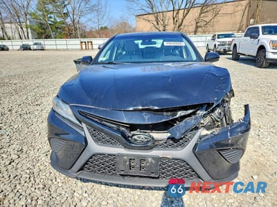 Piąte zdjęcie samochodu w środku: 2018 TOYOTA CAMRY SE VIN:4T1B11HK1JU082151 - miniatura