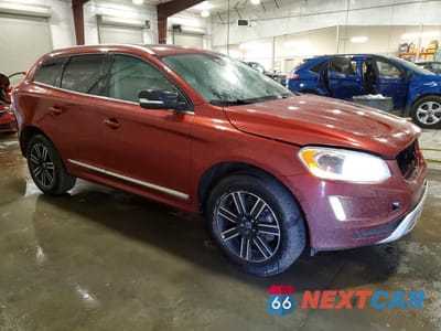 Czwarte zdjęcie samochodu z boku: 2017 VOLVO XC60 T5 DYNAMIC VIN:YV440MRRXH2015595 - miniatura