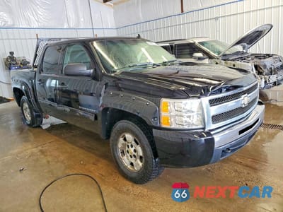 Czwarte zdjęcie samochodu z boku: 2011 CHEVROLET SILVERADO K1500 LS VIN:3GCPKREA5BG191119 - miniatura