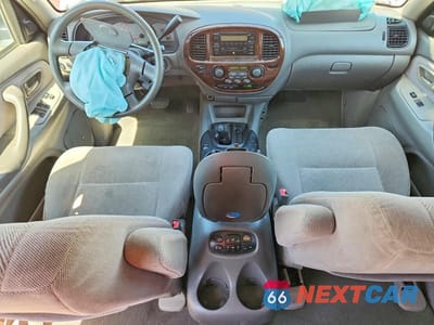 Zdjęcie 8 z 12 samochodu: 2001 TOYOTA SEQUOIA SR5 VIN:5TDBT44A91S025729 - miniatura