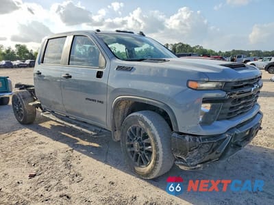 Czwarte zdjęcie samochodu z boku: 2025 CHEVROLET SILVERADO K2500 CUSTOM VIN:2GC4KMEY2S1186343 - miniatura