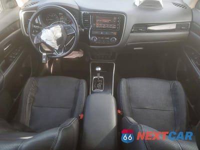 Zdjęcie 8 z 14 samochodu: 2017 MITSUBISHI OUTLANDER SE VIN:JA4AZ3A3XHZ006569 - miniatura