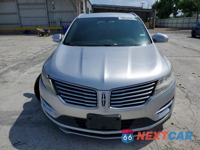 Piąte zdjęcie samochodu w środku: 2017 LINCOLN MKC PREMIERE VIN:5LMCJ1C96HUL33844 - miniatura