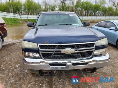 Piąte zdjęcie samochodu w środku: 2006 CHEVROLET SILVERADO K1500 VIN:1GCEK19V36Z240040 - miniatura
