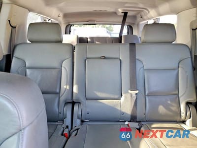 Zdjęcie 10 z 13 samochodu: 2020 CHEVROLET SUBURBAN C1500 LT VIN:1GNSCHKC9LR113149 - miniatura