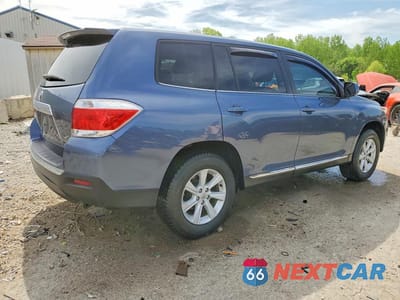 Trzecie zdjęcie samochodu z tyłu: 2013 TOYOTA HIGHLANDER BASE VIN:5TDZA3EH6DS034581 - miniatura