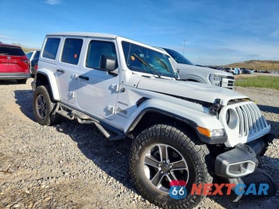 Czwarte zdjęcie samochodu z boku: 2023 JEEP WRANGLER SAHARA VIN:1C4HJXEG8PW665718 - miniatura