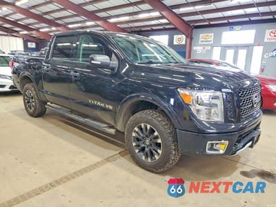 Czwarte zdjęcie samochodu z boku: 2019 NISSAN TITAN PRO-4X VIN:1N6AA1E50KN533948 - miniatura