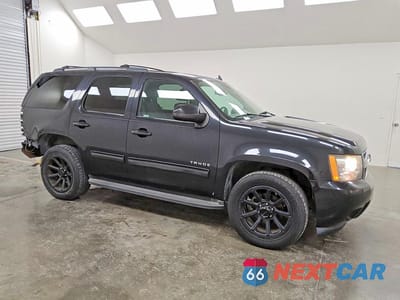 Czwarte zdjęcie samochodu z boku: 2012 CHEVROLET TAHOE C1500 LS VIN:1GNSCAE07CR304822 - miniatura