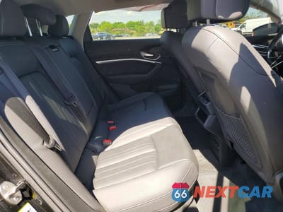 Zdjęcie 11 z 13 samochodu: 2021 AUDI E-TRON PREMIUM VIN:WA1AAAGEXMB020642 - miniatura
