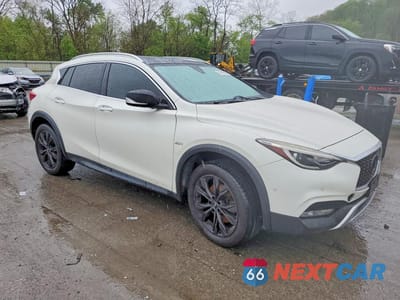 Czwarte zdjęcie samochodu z boku: 2018 INFINITI QX30 PREMIUM VIN:SJKCH5CR8JA052577 - miniatura