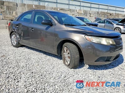 Czwarte zdjęcie samochodu z boku: 2011 KIA FORTE VIN:KNAFU4A22B5444411 - miniatura