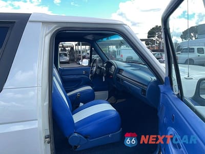 Piąte zdjęcie samochodu w środku: 1995 FORD BRONCO U100 VIN:1FMEU15H0SLB80835 - miniatura