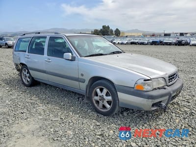 Czwarte zdjęcie samochodu z boku: 2000 VOLVO V70 XC VIN:YV1LZ56DXY2727361 - miniatura