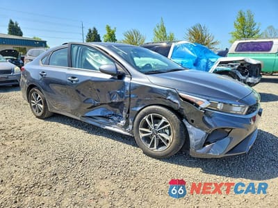 Czwarte zdjęcie samochodu z boku: 2023 KIA FORTE LXS VIN:3KPF24AD8PE662262 - miniatura
