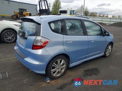 Trzecie zdjęcie samochodu z tyłu: 2010 HONDA FIT SPORT VIN:JHMGE8H45AC037372 - miniatura